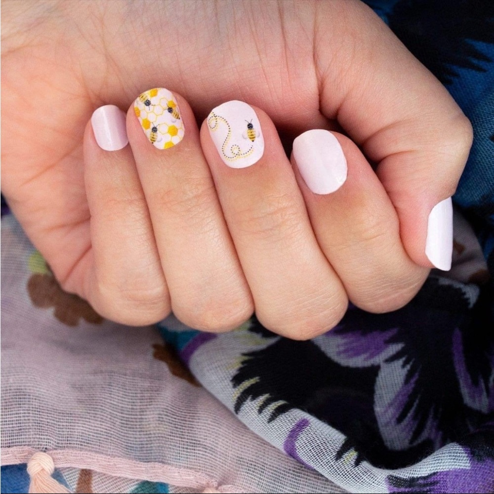 *Exclusive* Color Street: Bee You | Pastel Pink Spring Summer Honeycomb Whimsy - Picture 5 of 13